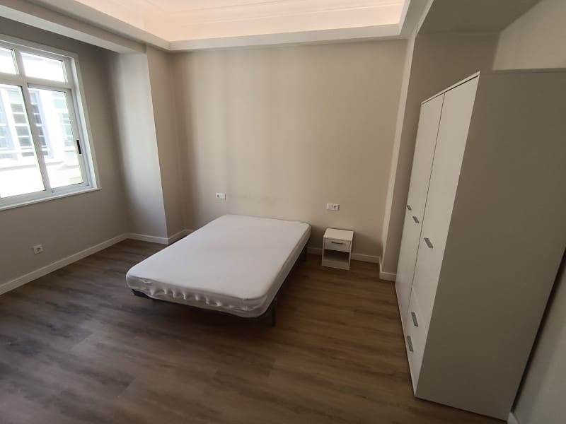 7 sypialnia Mieszkanie do wynajęcia w Ferrol - 1 500 € (Ref: 9440043)