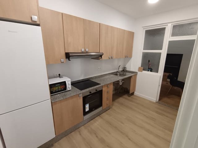 7 sypialnia Mieszkanie do wynajęcia w Ferrol - 1 500 € (Ref: 9440043)