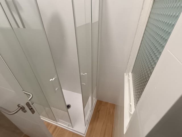 7 sypialnia Mieszkanie do wynajęcia w Ferrol - 1 900 € (Ref: 9440043)