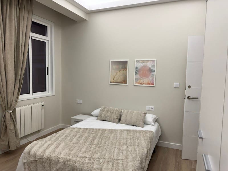 7 bedroom Flat for rent in Ferrol - € 1,900 (Ref: 9440043)