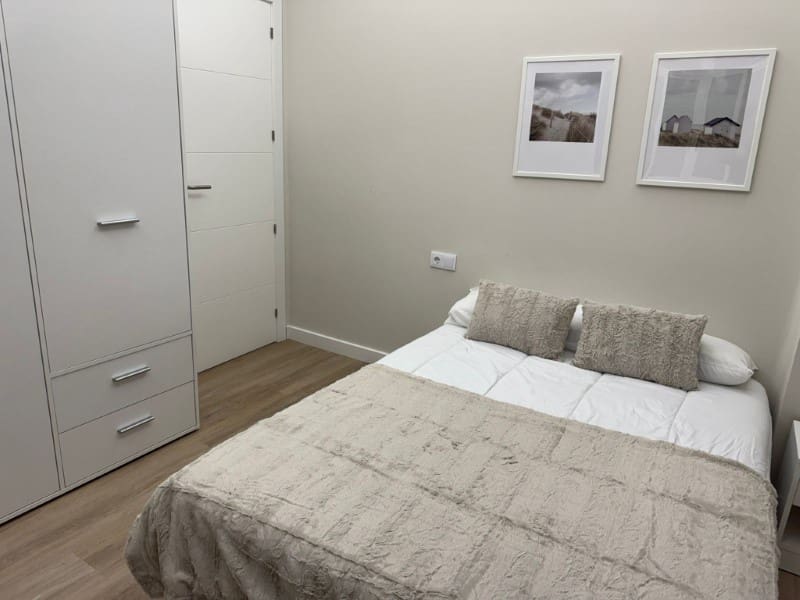 7 bedroom Flat for rent in Ferrol - € 1,900 (Ref: 9440043)
