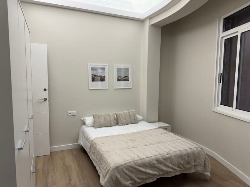 7 bedroom Flat for rent in Ferrol - € 1,900 (Ref: 9440043)