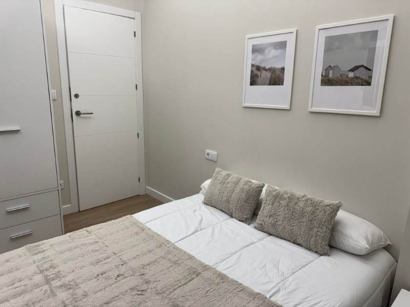 7 bedroom Flat for rent in Ferrol - € 1,900 (Ref: 9440043)
