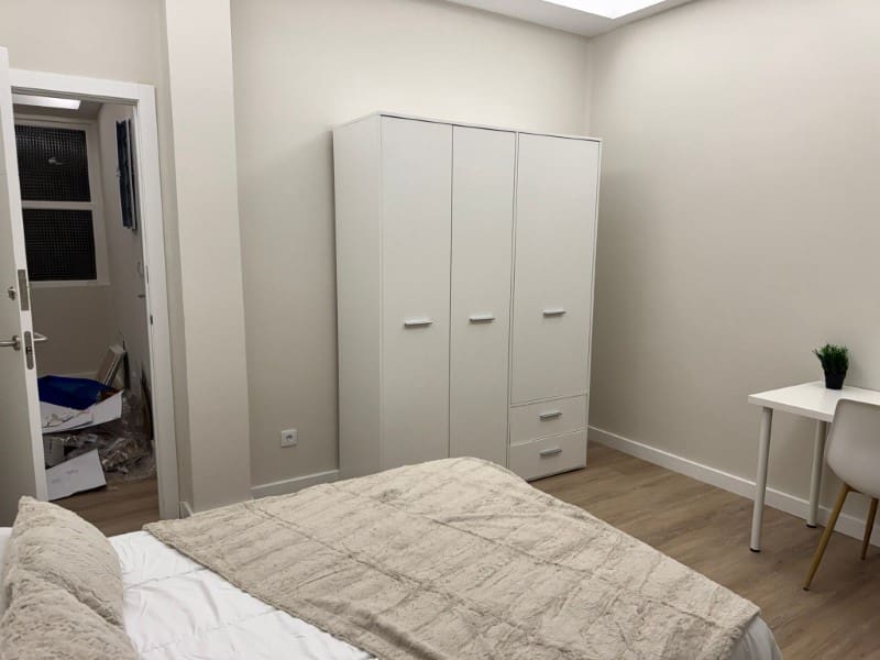 7 bedroom Flat for rent in Ferrol - € 1,900 (Ref: 9440043)