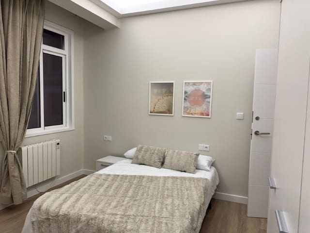 7 sypialnia Mieszkanie do wynajęcia w Ferrol - 1 900 € (Ref: 9440043)