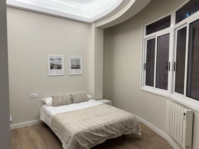 7 sypialnia Mieszkanie do wynajęcia w Ferrol - 1 900 € (Ref: 9440043)