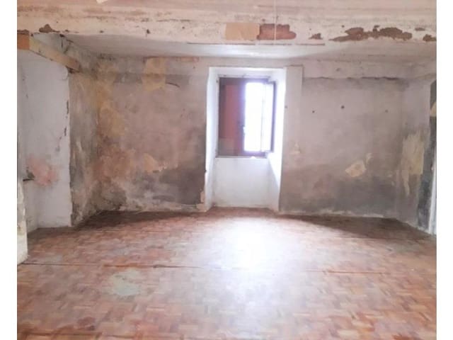 4 makuuhuone Omakotitalo myytävänä paikassa A Capela - 41 600 € (Ref: 9465577)