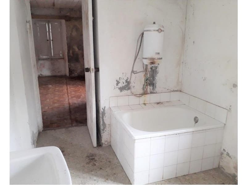 4 makuuhuone Omakotitalo myytävänä paikassa A Capela - 41 600 € (Ref: 9465577)