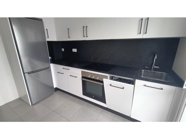 2 slaapkamer Flat te huur in Ferrol - € 750 (Ref: 9470654)