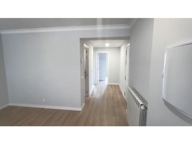 2 slaapkamer Flat te huur in Ferrol - € 750 (Ref: 9470654)