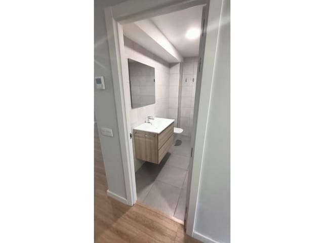 2 slaapkamer Flat te huur in Ferrol - € 750 (Ref: 9470654)