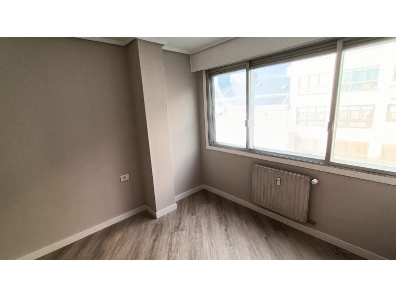 3 bedroom Flat for rent in Ferrol - € 1,000 (Ref: 9534357)