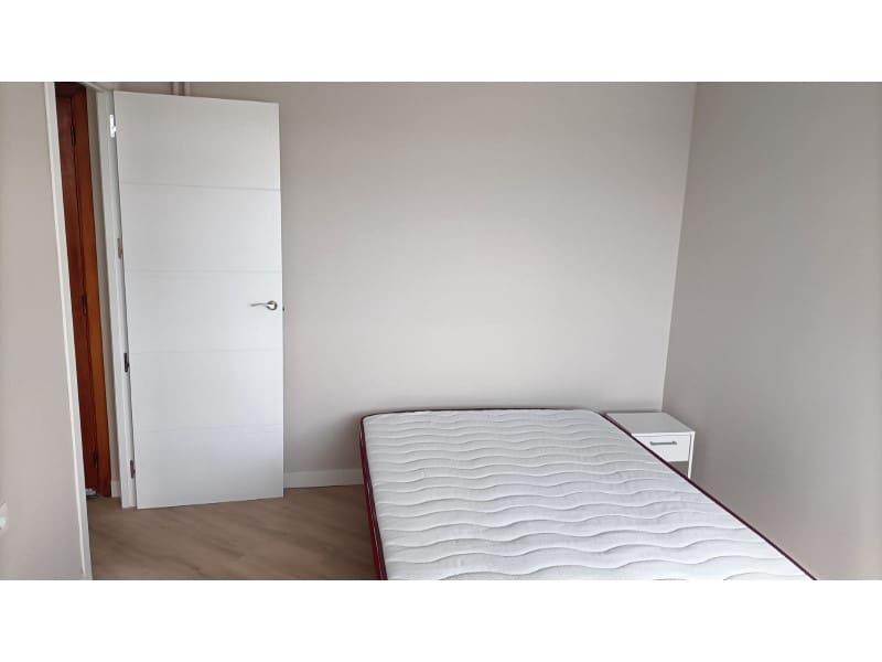 3 bedroom Flat for rent in Ferrol - € 1,000 (Ref: 9534357)