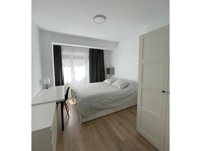 Piso de 3 habitaciones en Ferrol en alquiler - 840 € (Ref: 9582889)