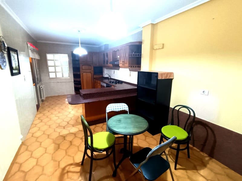 3 soverom Leilighet til leie i Ferrol - € 750 (Ref: 9644947)