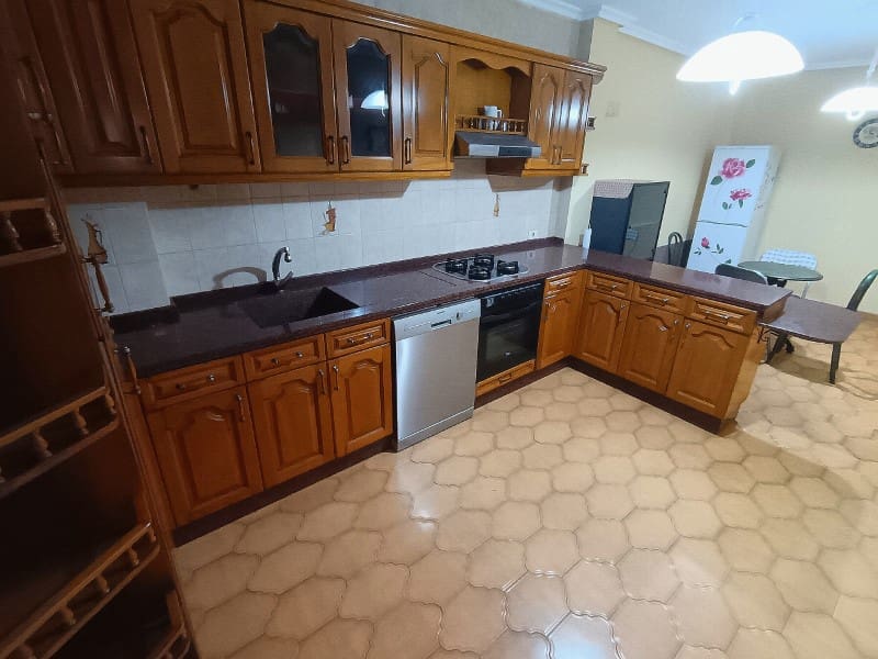 3 soverom Leilighet til leie i Ferrol - € 750 (Ref: 9644947)