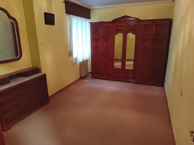 3 soverom Leilighet til leie i Ferrol - € 750 (Ref: 9644947)