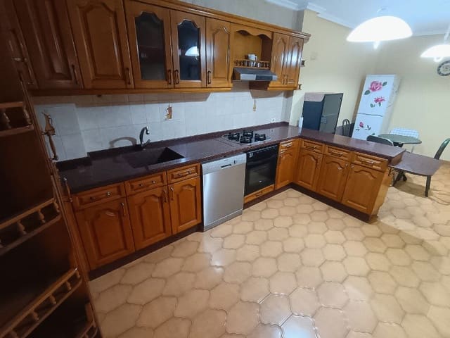 3 soverom Leilighet til leie i Ferrol - € 750 (Ref: 9644947)