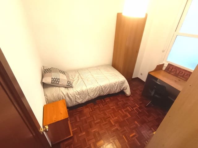 Piso de 3 habitaciones en Ferrol en alquiler - 700 € (Ref: 9711819)