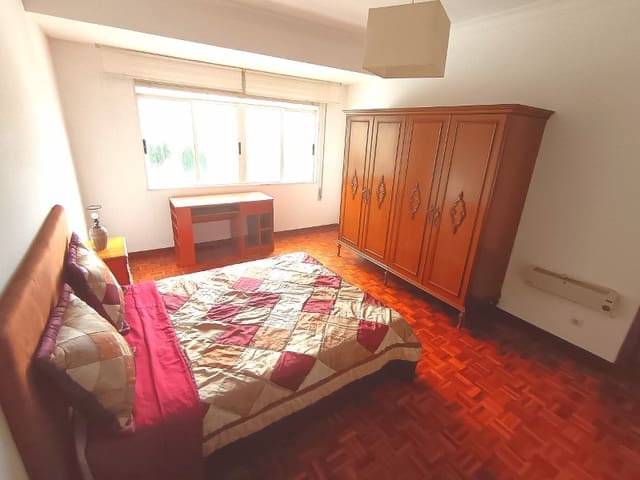 Piso de 3 habitaciones en Ferrol en alquiler - 700 € (Ref: 9711819)