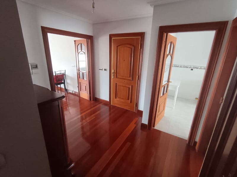 3 bedroom Flat for rent in Ferrol - € 900 (Ref: 9711820)