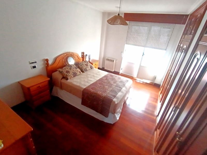 3 bedroom Flat for rent in Ferrol - € 900 (Ref: 9711820)