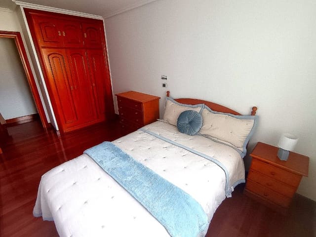 3 bedroom Flat for rent in Ferrol - € 900 (Ref: 9711820)