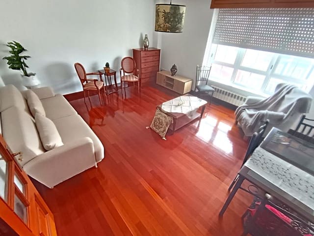 3 bedroom Flat for rent in Ferrol - € 900 (Ref: 9711820)