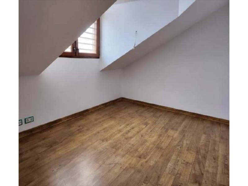 4 bedroom Villa for sale in Fisterra with garage - € 247,900 (Ref: 9714734)