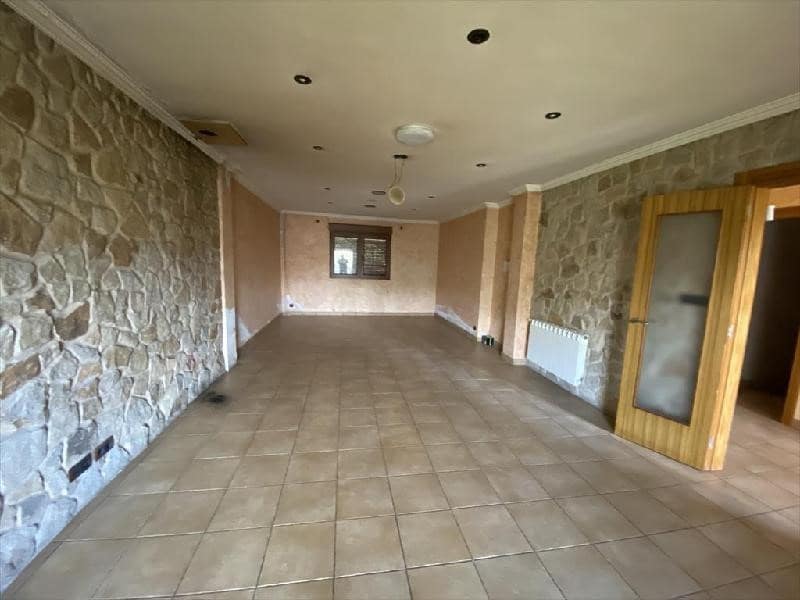 4 bedroom Villa for sale in Fisterra with garage - € 247,900 (Ref: 9714734)