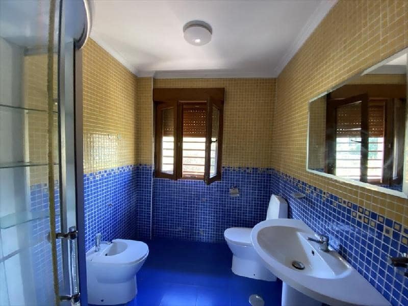 4 bedroom Villa for sale in Fisterra with garage - € 247,900 (Ref: 9714734)