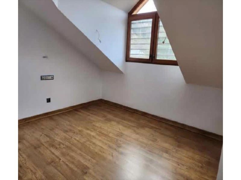 4 bedroom Villa for sale in Fisterra with garage - € 247,900 (Ref: 9714734)