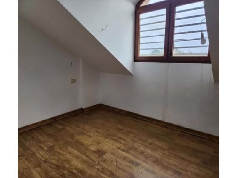 4 bedroom Villa for sale in Fisterra with garage - € 247,900 (Ref: 9714734)