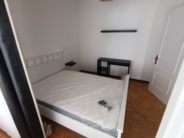 3 slaapkamer Flat te huur in Ferrol - € 750 (Ref: 9731885)