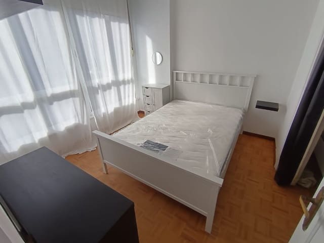 3 slaapkamer Flat te huur in Ferrol - € 750 (Ref: 9731885)