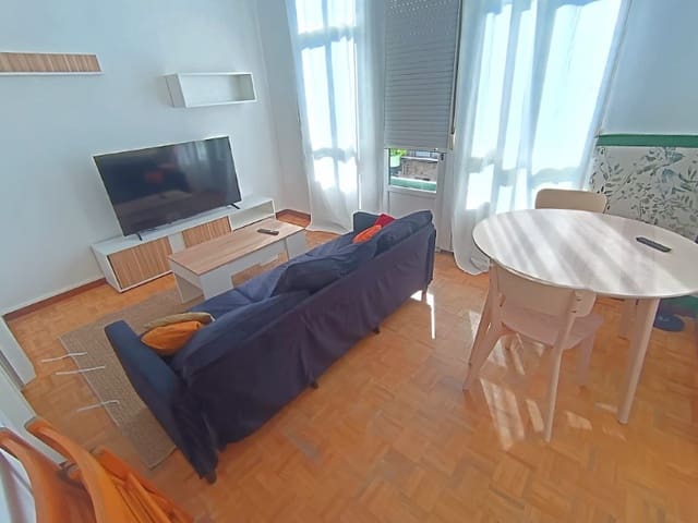 3 slaapkamer Flat te huur in Ferrol - € 750 (Ref: 9731885)