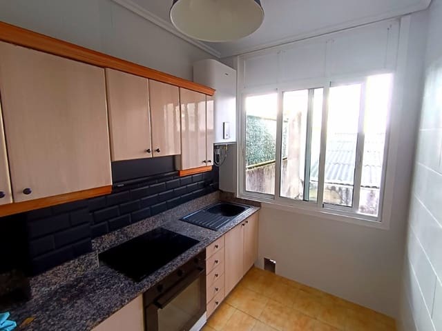 3 slaapkamer Flat te huur in Ferrol - € 750 (Ref: 9731885)