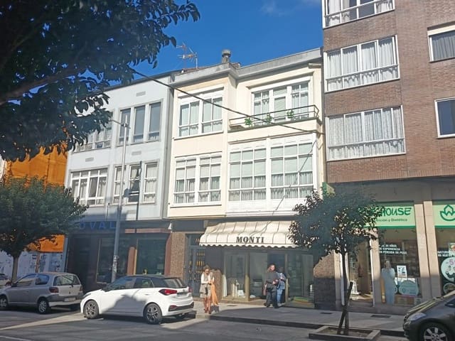 3 slaapkamer Flat te huur in Ferrol - € 750 (Ref: 9731885)