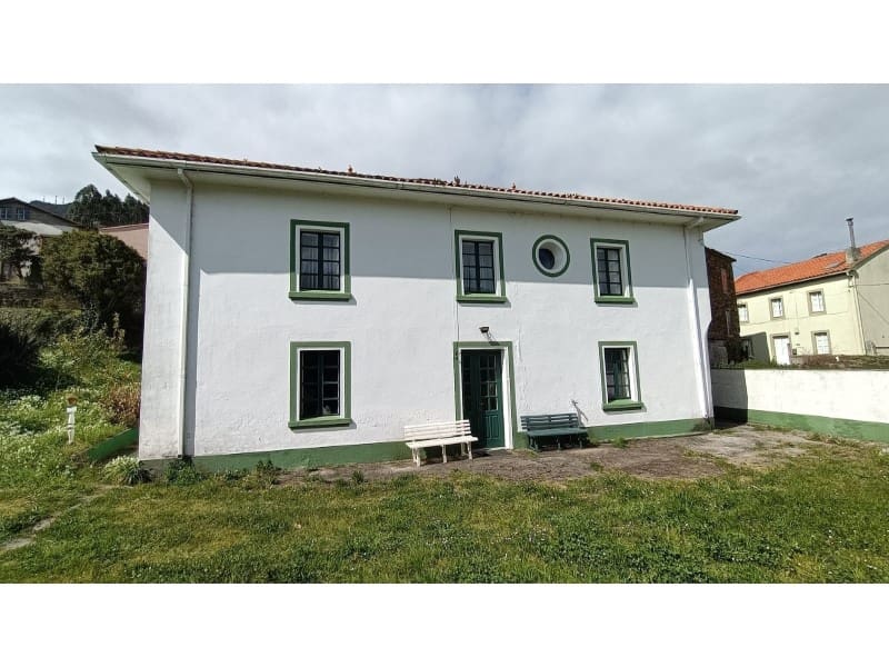 5 bedroom Townhouse for sale in Carino with garage - € 400,000 (Ref: 9788253)