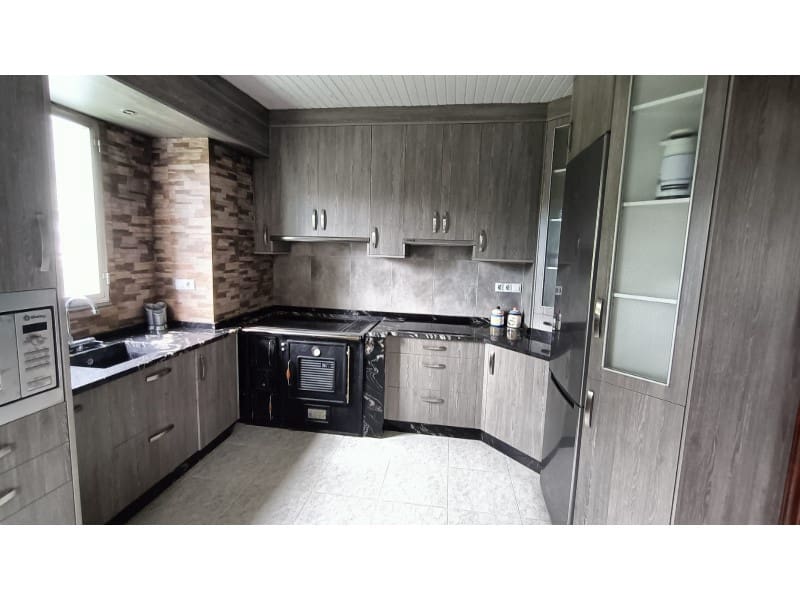 5 bedroom Townhouse for sale in Carino with garage - € 400,000 (Ref: 9788253)