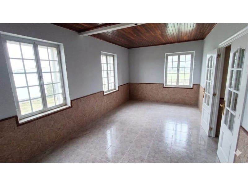 5 bedroom Townhouse for sale in Carino with garage - € 400,000 (Ref: 9788253)