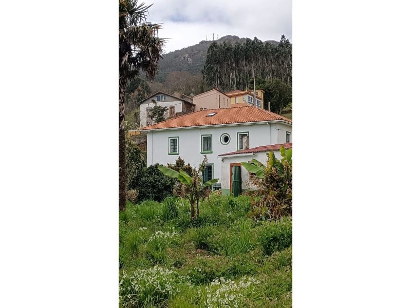 5 bedroom Townhouse for sale in Carino with garage - € 400,000 (Ref: 9788253)