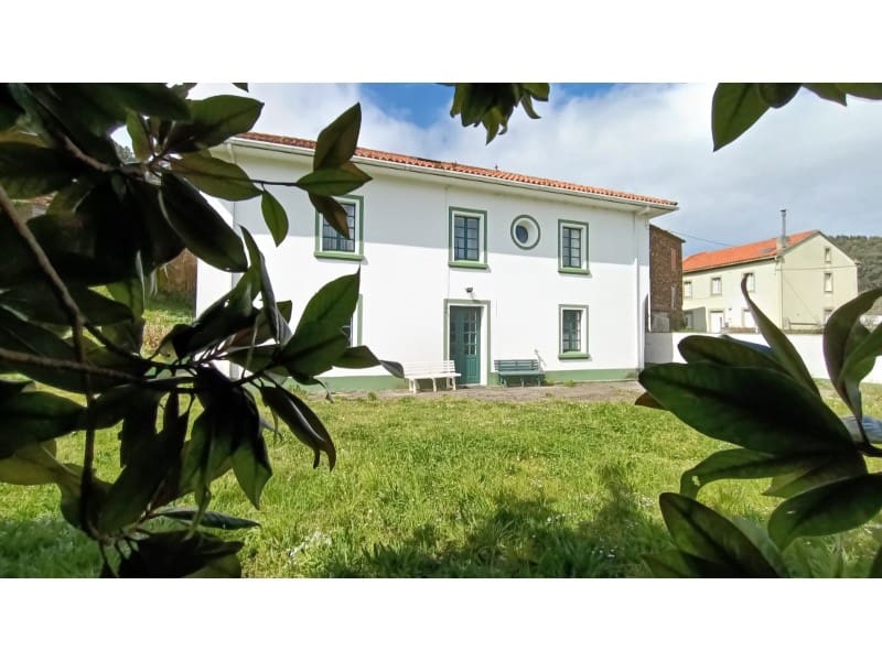 5 bedroom Townhouse for sale in Carino with garage - € 400,000 (Ref: 9788253)