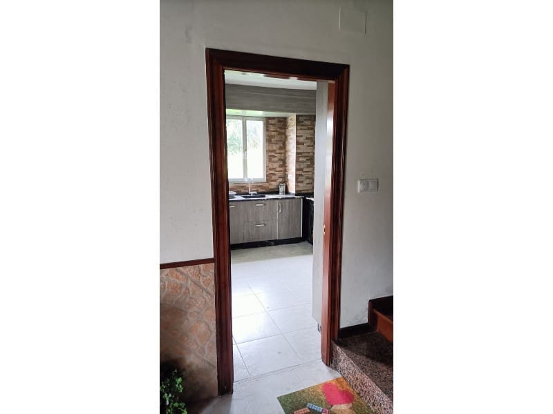 5 bedroom Townhouse for sale in Carino with garage - € 400,000 (Ref: 9788253)