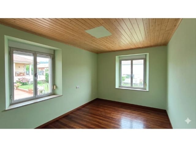 5 soveværelse Byhus til salg i Cariño med garage - € 400.000 (Ref: 9788253)