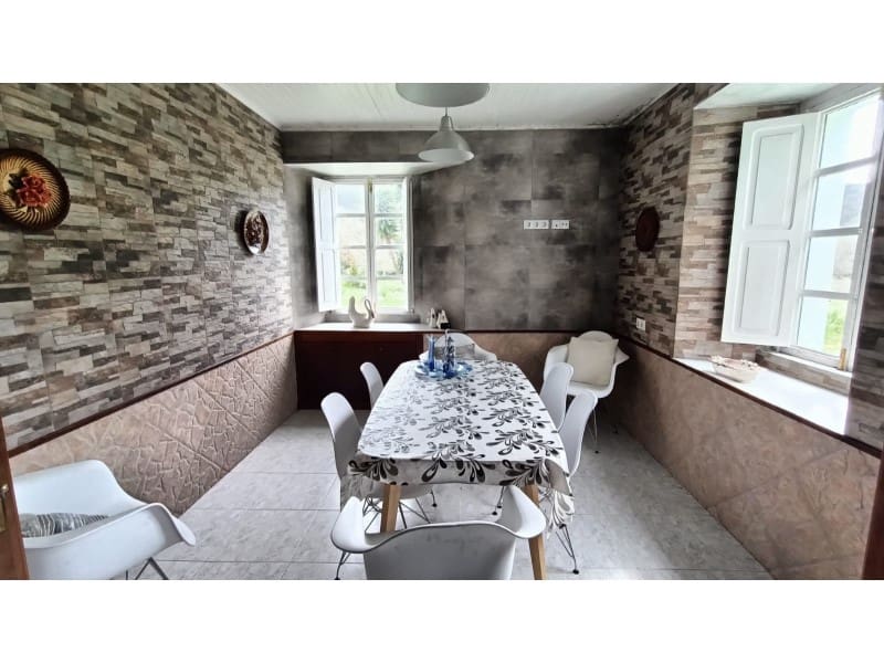 5 bedroom Townhouse for sale in Carino with garage - € 400,000 (Ref: 9788253)