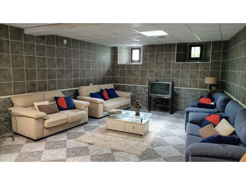 5 bedroom Townhouse for sale in Carino with garage - € 400,000 (Ref: 9788253)