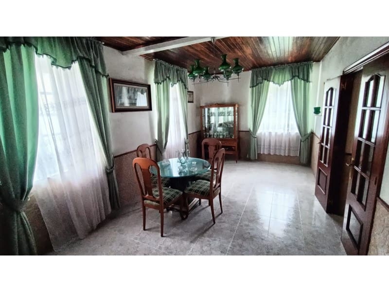 5 bedroom Townhouse for sale in Carino with garage - € 400,000 (Ref: 9788253)