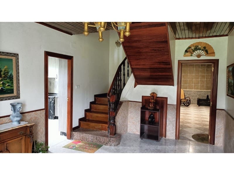 5 bedroom Townhouse for sale in Carino with garage - € 400,000 (Ref: 9788253)