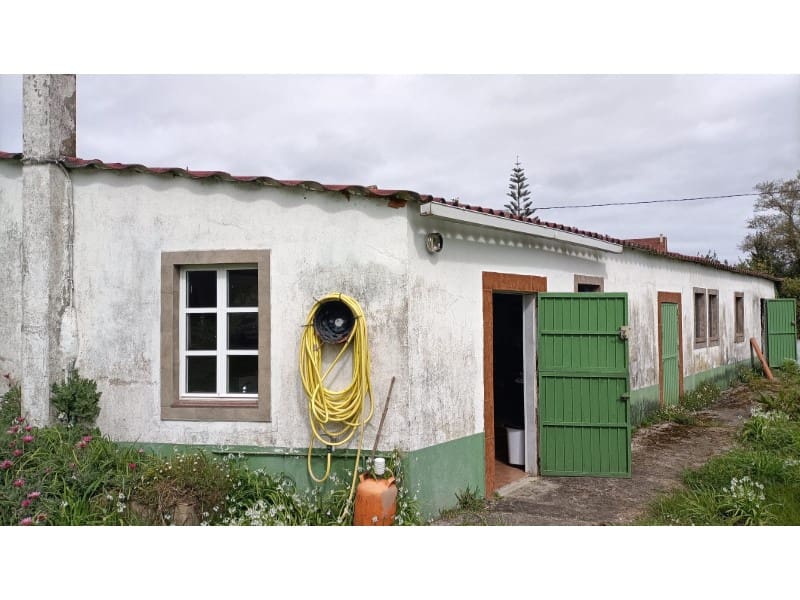 5 bedroom Townhouse for sale in Carino with garage - € 400,000 (Ref: 9788253)